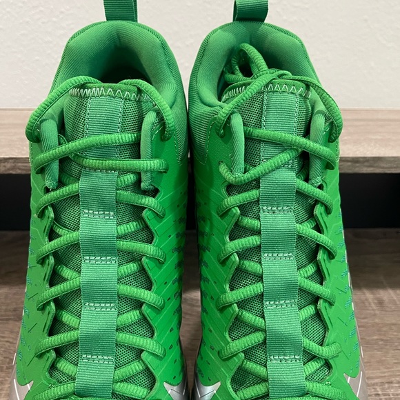 SAMPLE Nike Oregon Ducks Alpha Menace Pro 2 Low Football Cleats Men’s Size 14